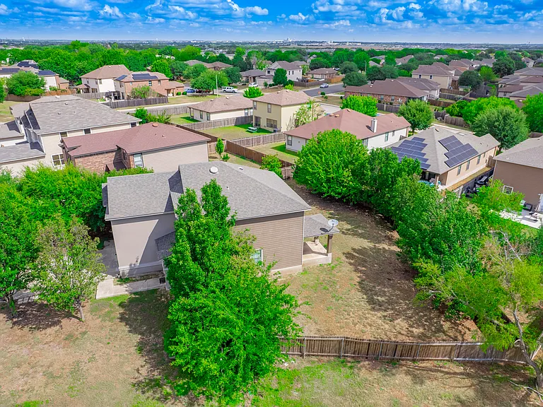 141 Clover Cv — Photo 53