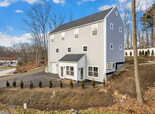 9 Village Green Dr, Kittery, ME 03904