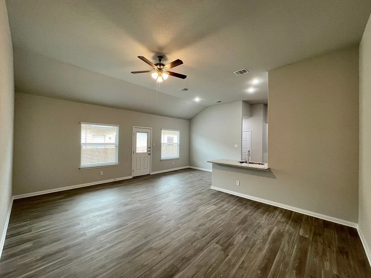 Luxury Duplex Backing to a Greenbelt in Prime New Braunfels Location! — Photo 3
