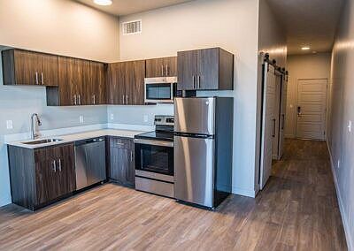 5th image of 592 W 200 S #228
