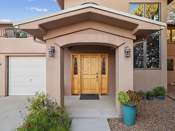 5th image of 114 Sierra Vista Dr