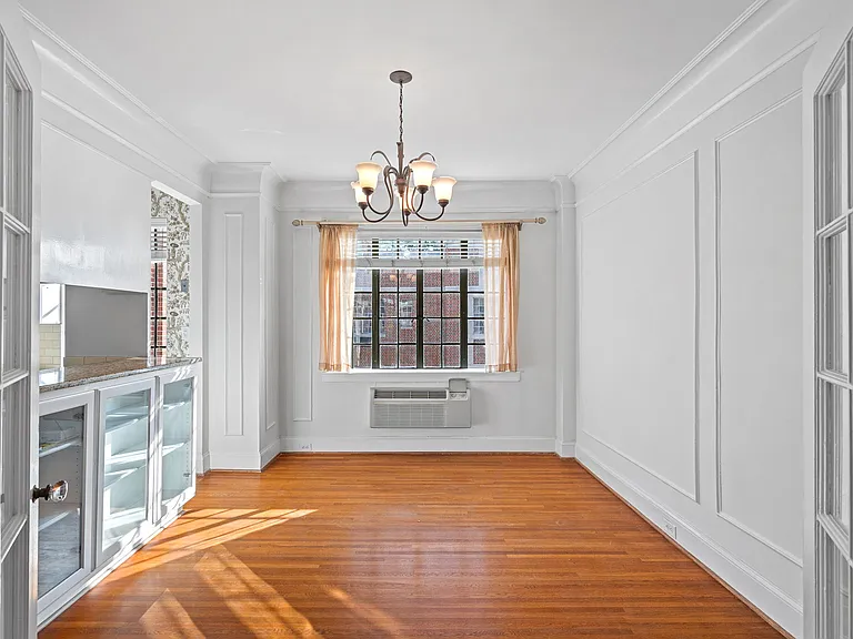 301 W 10th St #502 — Photo 9