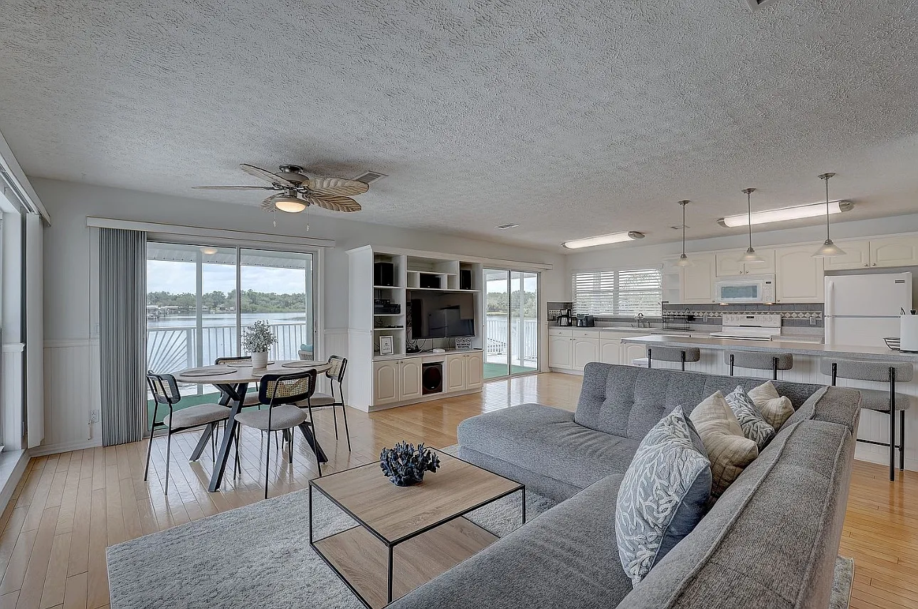 3 bed, 3.5 bath, 1922 sqft, $4,750 — Photo 4