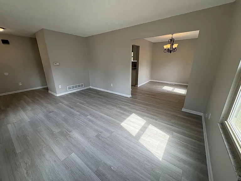 406 Seranade St — Photo 3