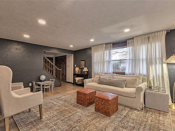 3rd image of 3912 Princess Ct