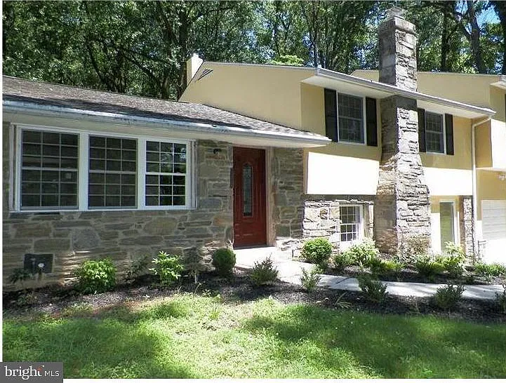 6 bed, 3.5 bath, 2790 sqft, $4,300 — Photo 1