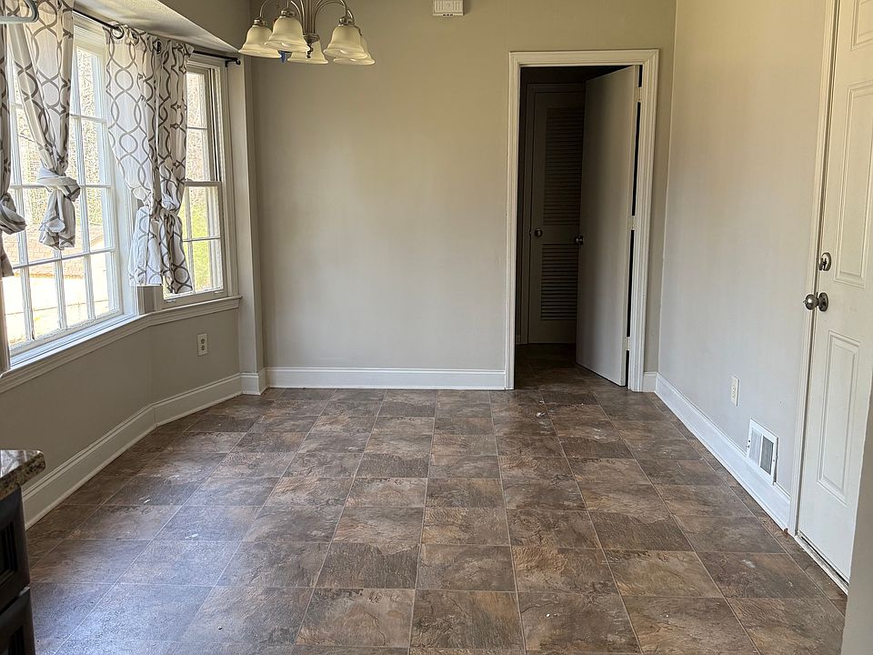 1st image of 2815 Hickory Cir
