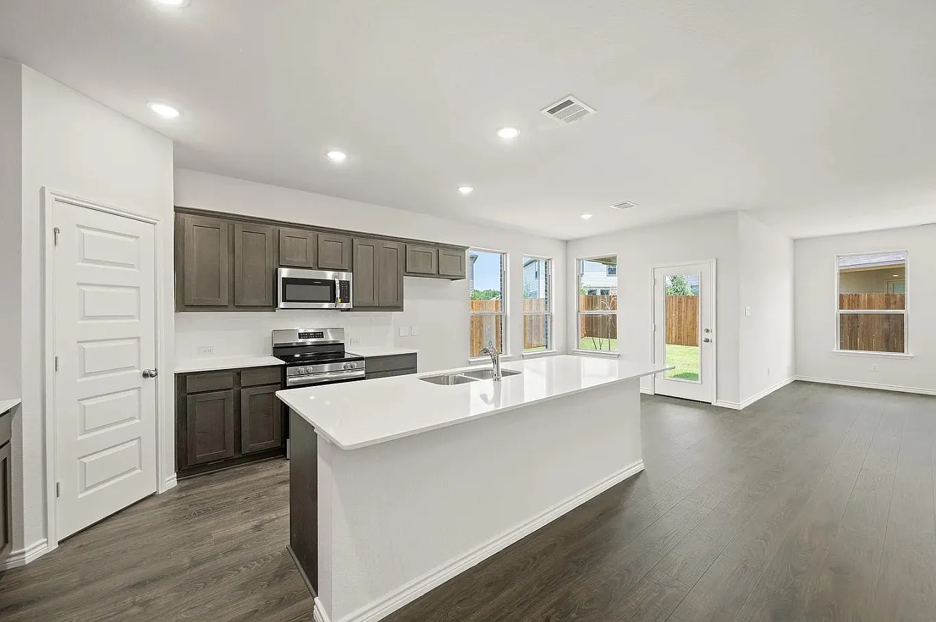 4 bed, 2023 sqft, $2,500 — Photo 1
