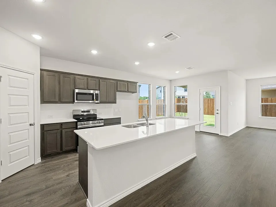 402 Saddle Ct #402