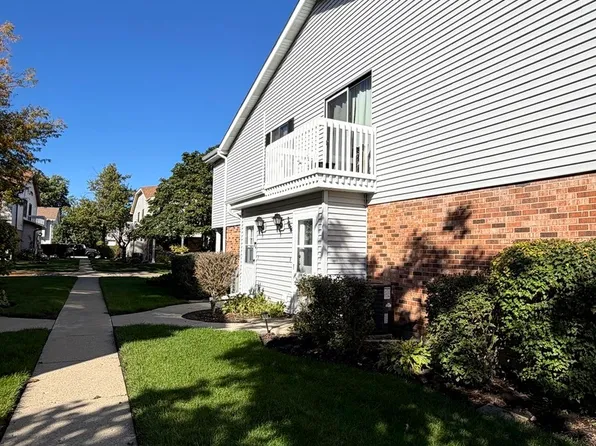 366 Washington Ct #366, Vernon Hills, IL 60061