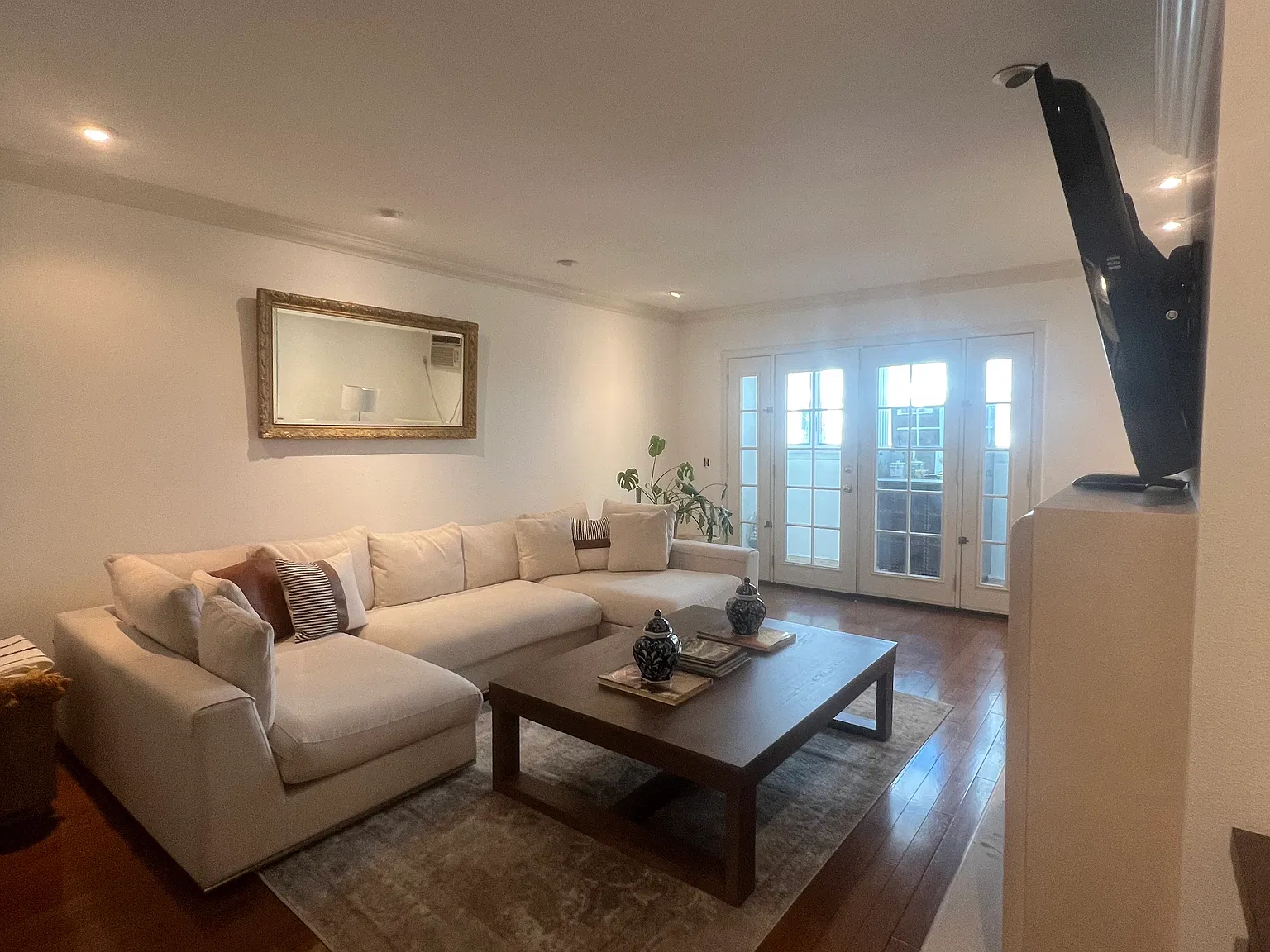1 bed, 941 sqft, $3,600 — Photo 1