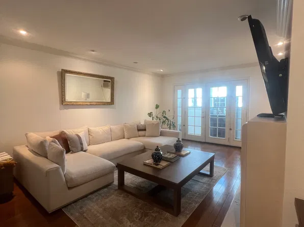 1124 N La Cienega Blvd APT 203, West Hollywood, CA 90069