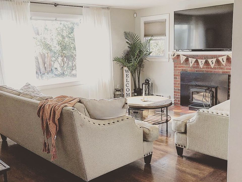 1st image of 2 Leahy St