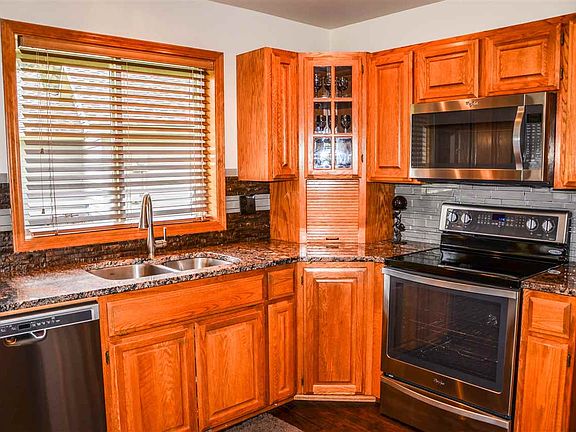 4th image of 6308 N Royal Cres