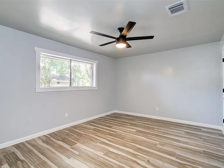1806 Cypress Dr — Photo 4