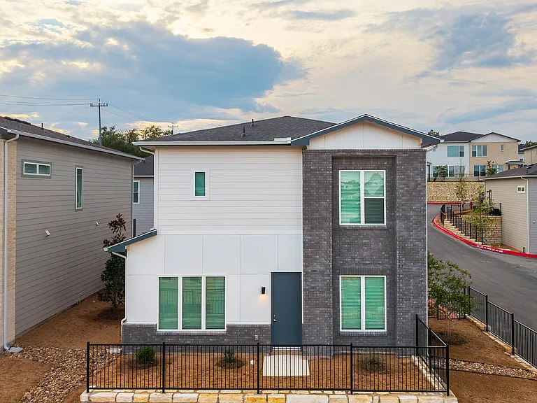 Oasis at Stone Oak — Photo 30