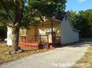 802 N 3rd St, Riverton, IL 62561