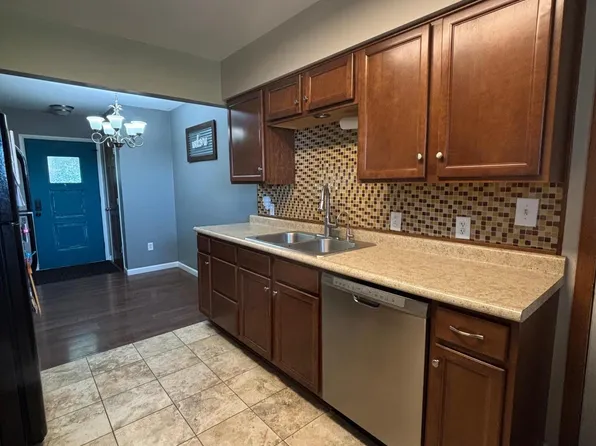 908 Westwood Dr SW, Alexandria, MN 56308