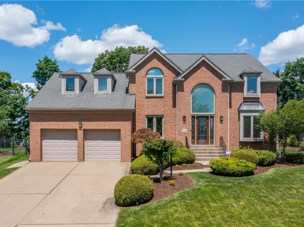 5764 Happy Hills Dr, Bethel Park, PA 15102