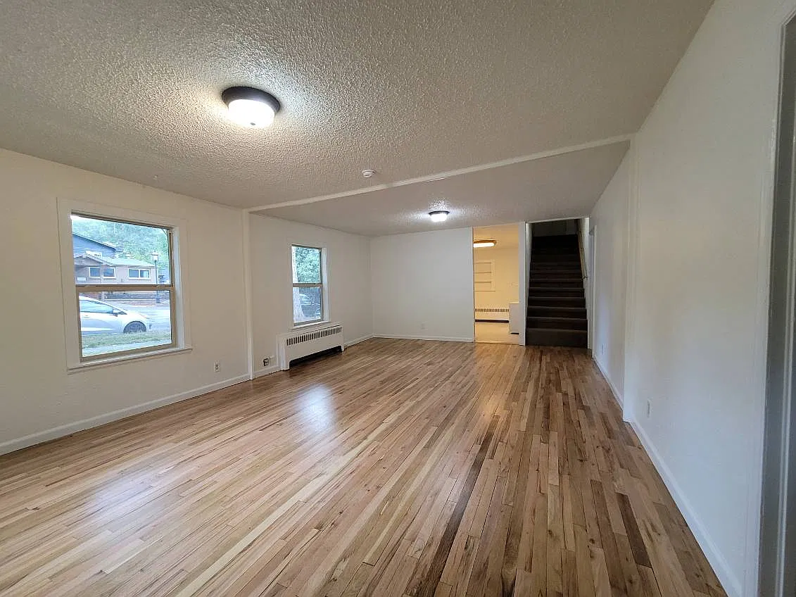 3 bed, 1384 sqft, $2,900 — Photo 4