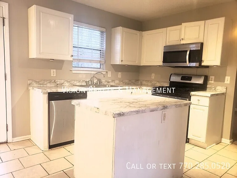 229 Bainbridge Cir — Photo 8