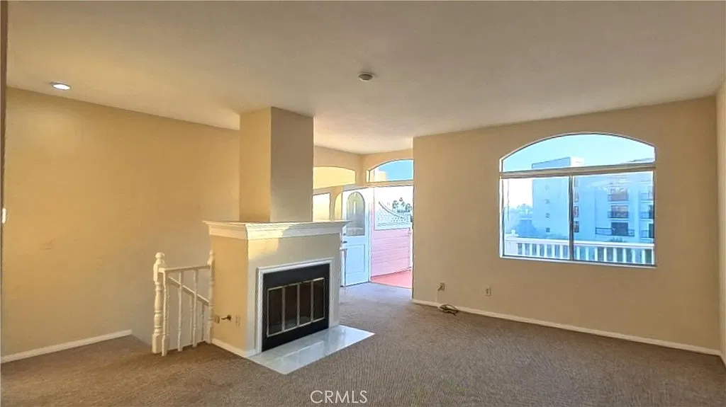 2 bed, 2.5 bath, 1433 sqft, $4,500 — Photo 3