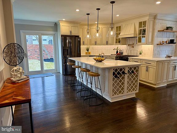 5th image of 1607 N Glebe Rd