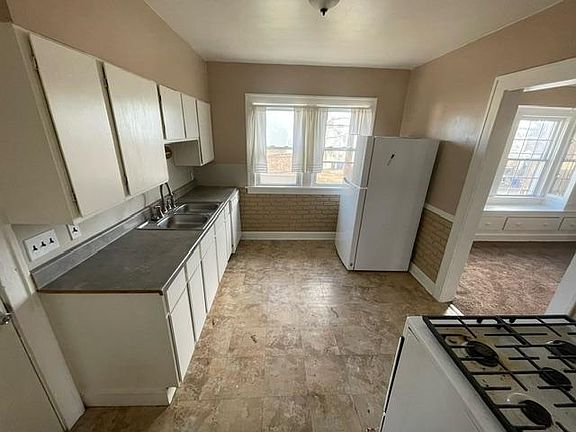 4th image of 2202 Tate Ave
