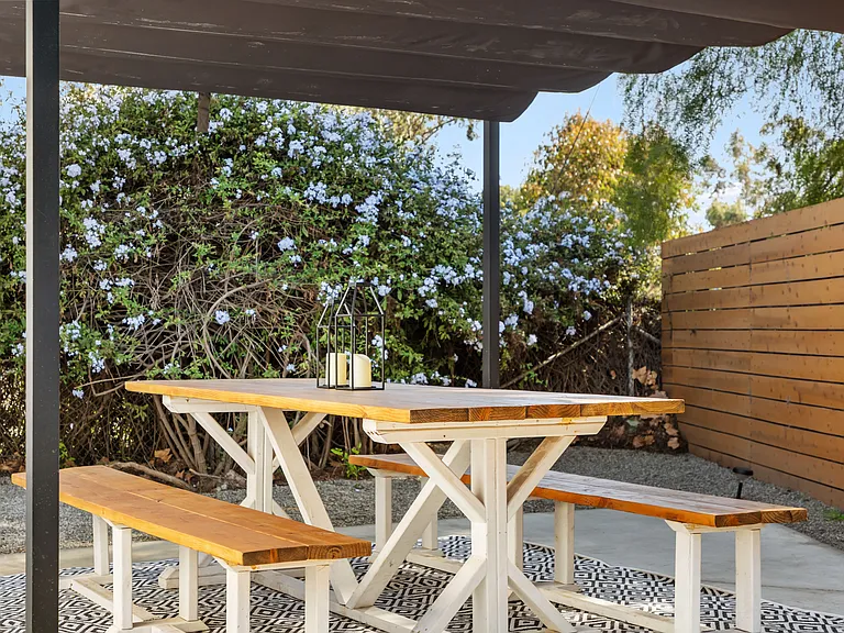 3945 Alta Loma Dr #B — Photo 40