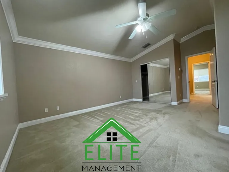 2128 Horseshoe Glen Cir — Photo 17