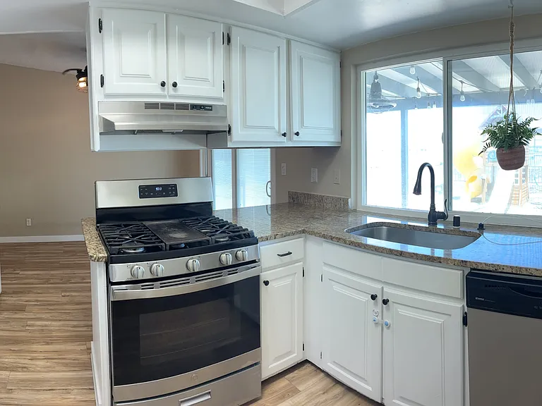 5527 Carousel Dr — Photo 10