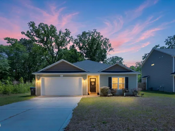 311 W 6th Ave, Raeford, NC 28376