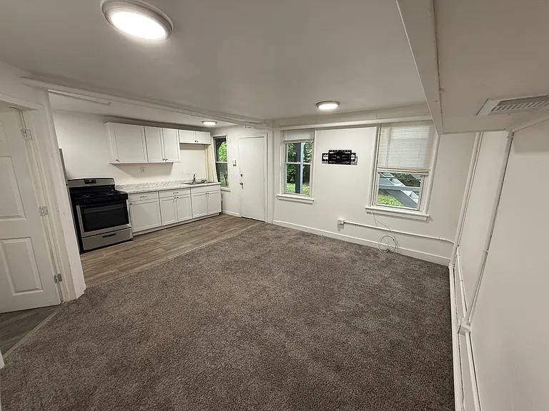 194 Main St #1R — Photo 2