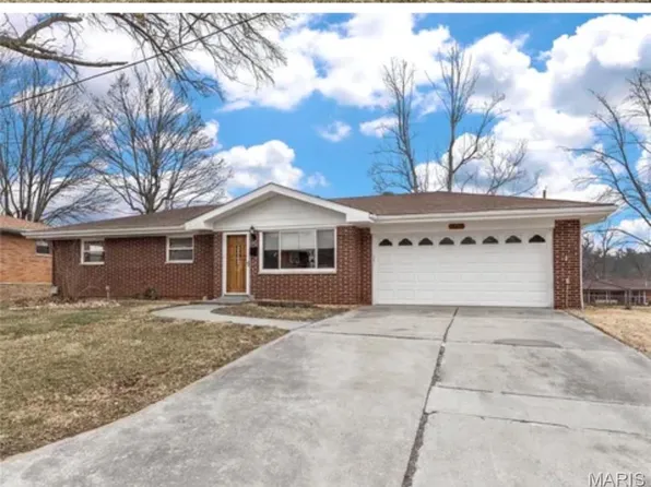 517 Hoecker Dr, Collinsville, IL 62234