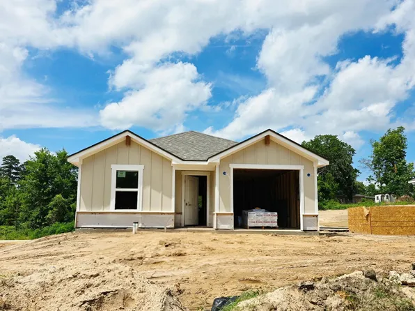 225 Spokane St, Gladewater, TX 75647