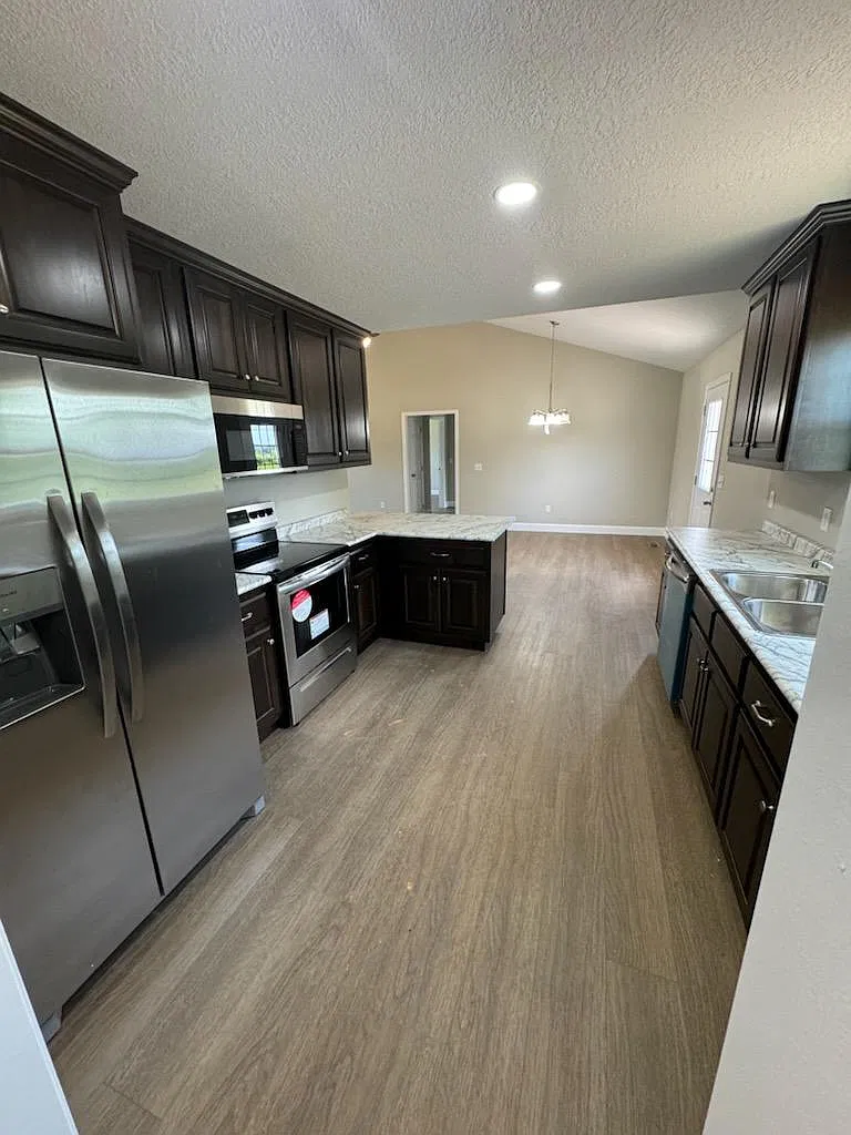 3 bed, 1400 sqft, $1,650 — Photo 4