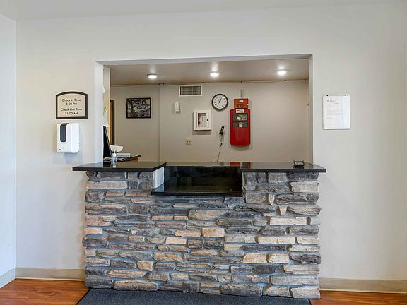 Lobby and Guest Check-in