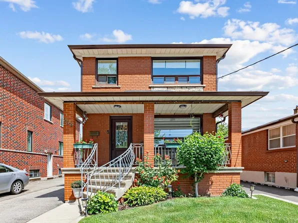 256 John St, Toronto, ON M9N 1K2