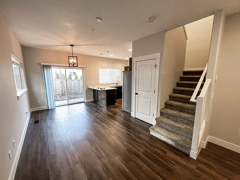5727-5729 Honey Bee St S — Photo 4