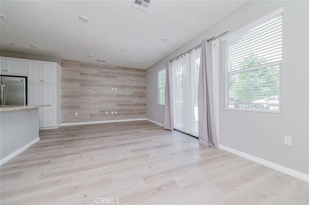 3 bed, 2.5 bath, 1668 sqft, $3,550 — Photo 3