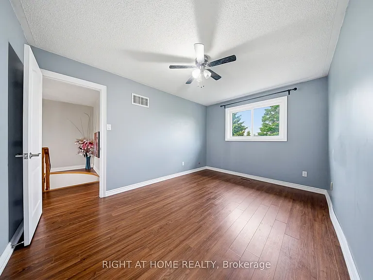 29 Sunforest Dr — Photo 38