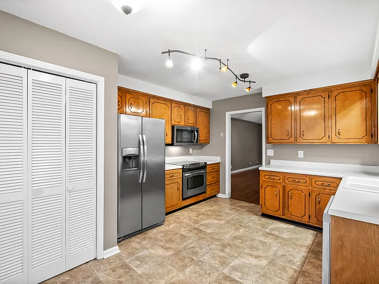 735 Cayce Dr — Photo 11