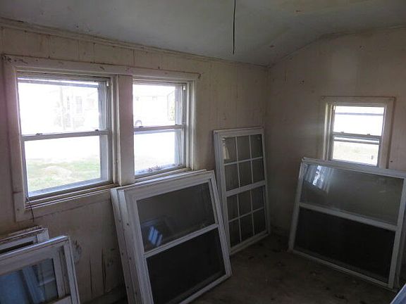 4th image of 709 Ash St