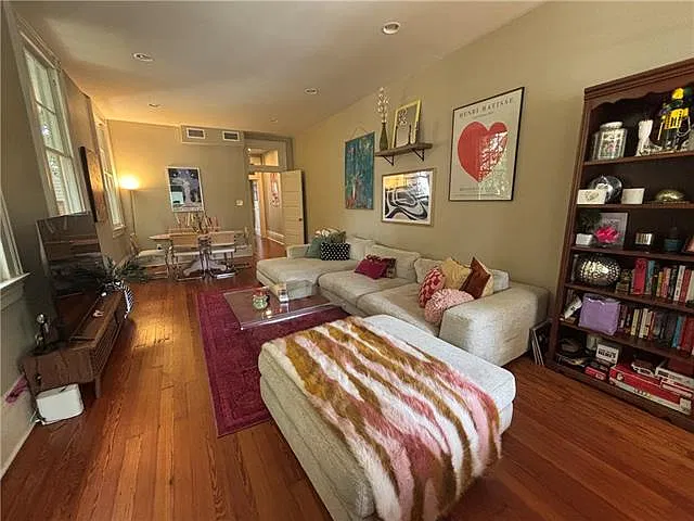3 bed, 2.5 bath, 2400 sqft, $3,000 — Photo 4