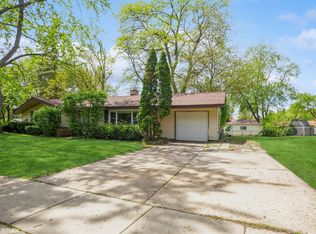 104 Waban Ct, Schaumburg, IL 60193