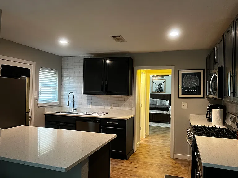 408 N Oak Cliff Blvd — Photo 7