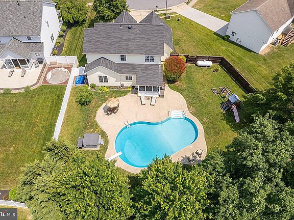 4th image of 124 Brenton Ct
