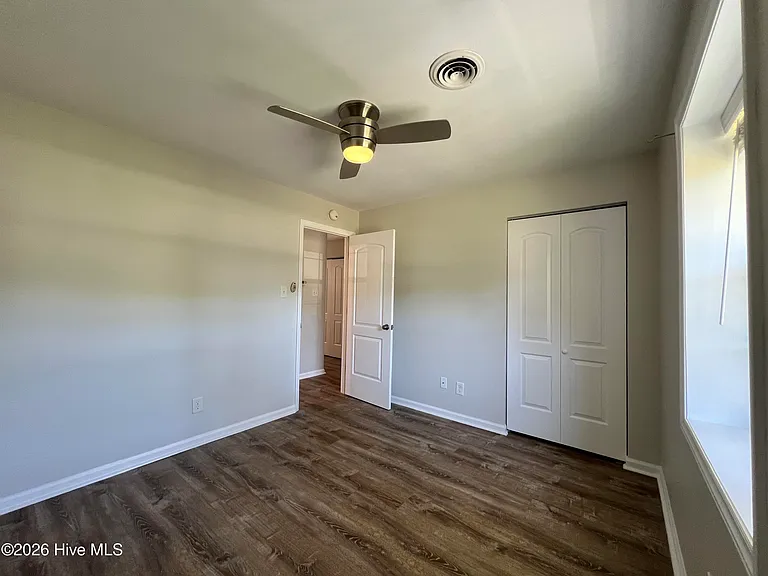 1093 Harbor Dr SW — Photo 8