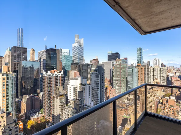 100 United Nations Plaza image 9 of 10