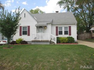 1003 Chestnut St, Pekin, IL 61554